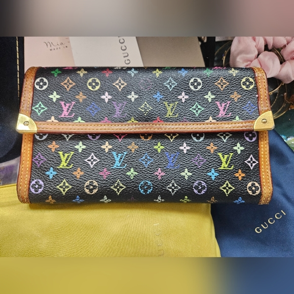 Louis Vuitton Takashi Murakami Rainbow Monogram Sarah Wallet - Picture 15 of 15